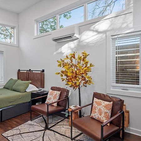 הוילה ראלי The Acorn - Tiny House In Historic Oakwood מראה חיצוני תמונה